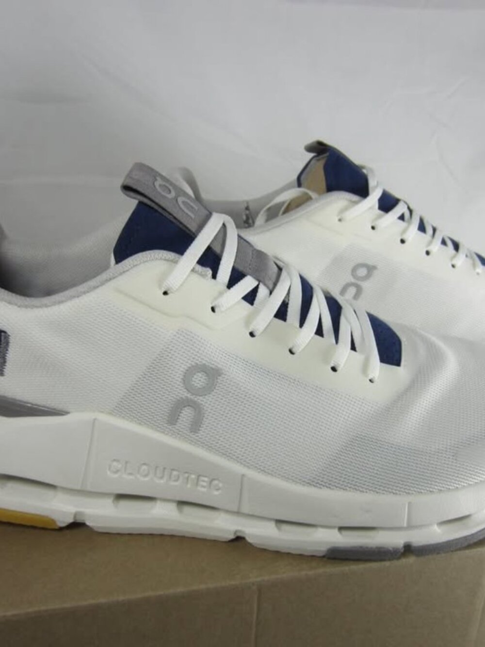 NEW IN BOX / NEVER WORN! ON CLOUD / MENS 11 - Picture 5 of 10